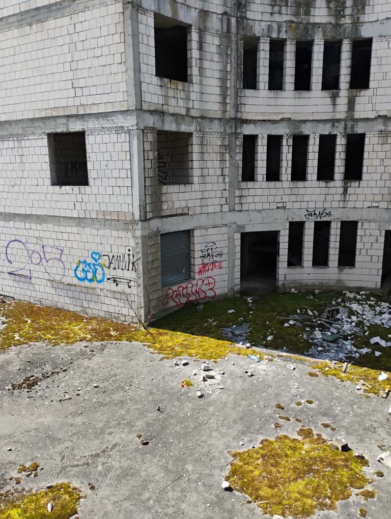 Niedokończone apartamentowce, Kraków, województwo małopolskie - relacja z 08.2026, zdjęcie 16